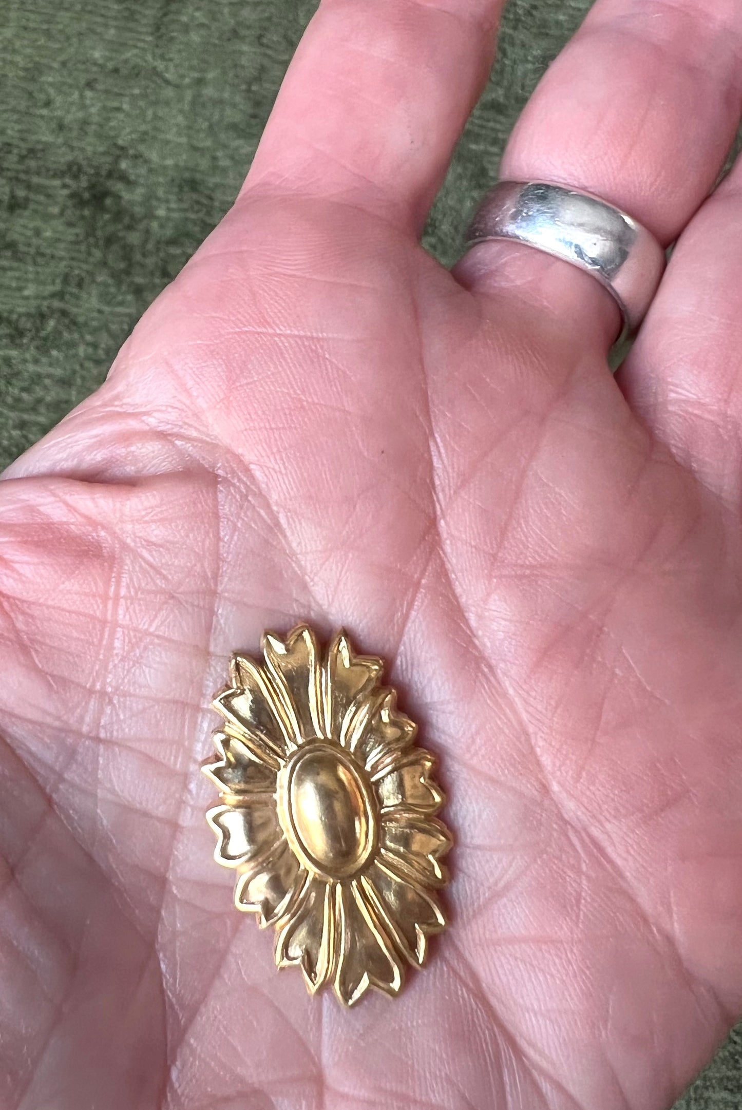 3.2cm Vintage Golden Brass Flower Stamping