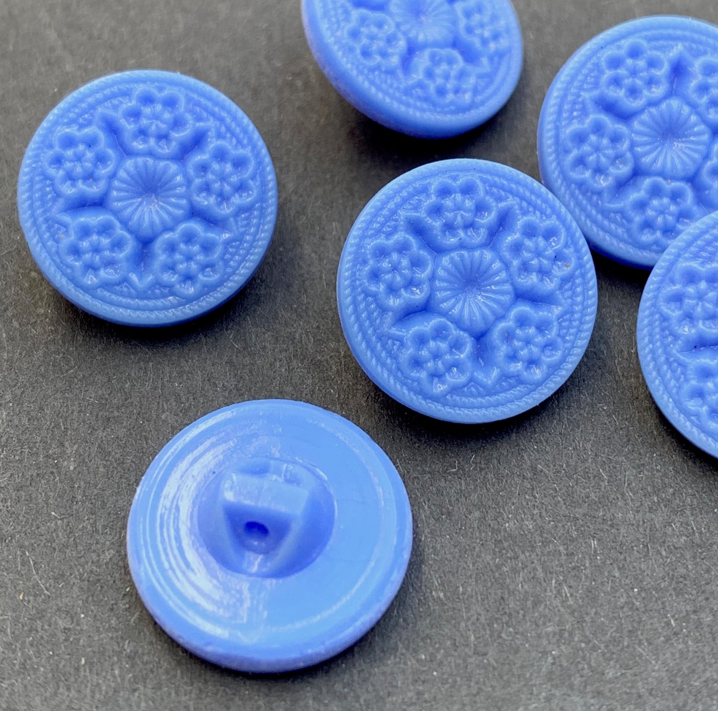 Delightful Cornflower Blue Vintage Glass 13mm Buttons
