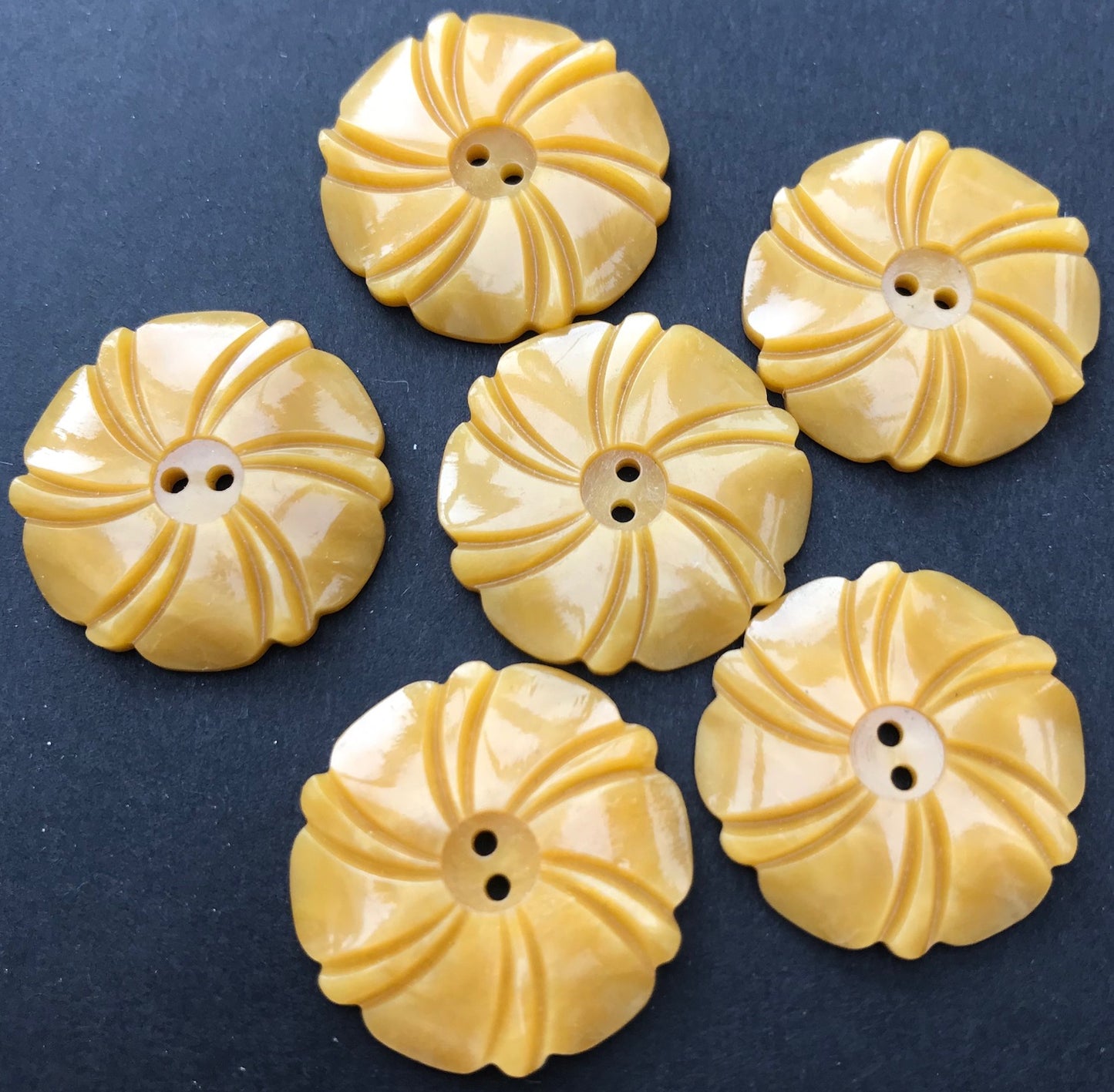 6 Lively Butterscotch Yellow 1930s  Buttons 2.2cm or 1.7cm
