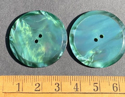 1 Gloriously Shimmery Soft Green Big 3.2cm Vintage Lucite Button