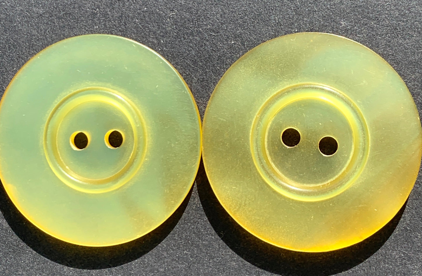 1 Shimmering Moonglow Lucite Yellow 3.5cm Vintage Buttons