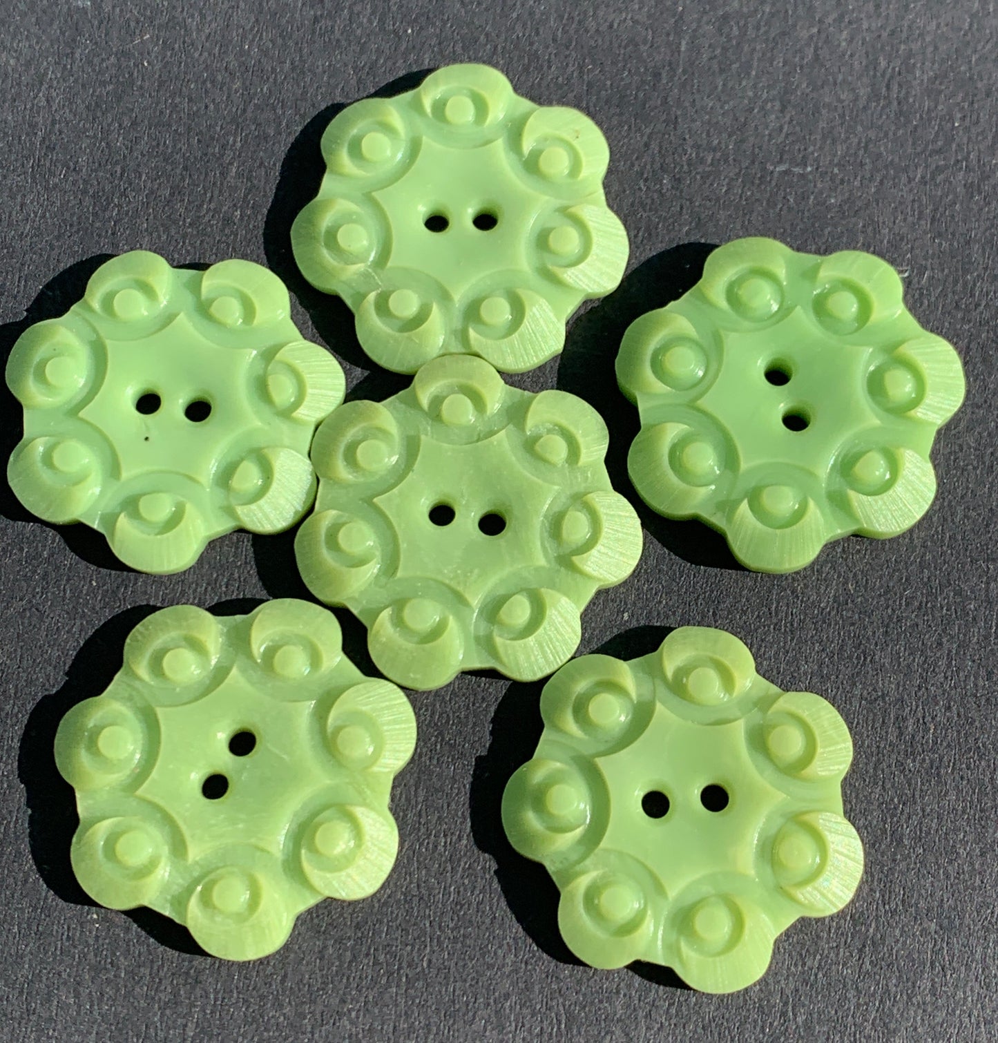 6 Soft Lime Vintage 2.2cm Buttons