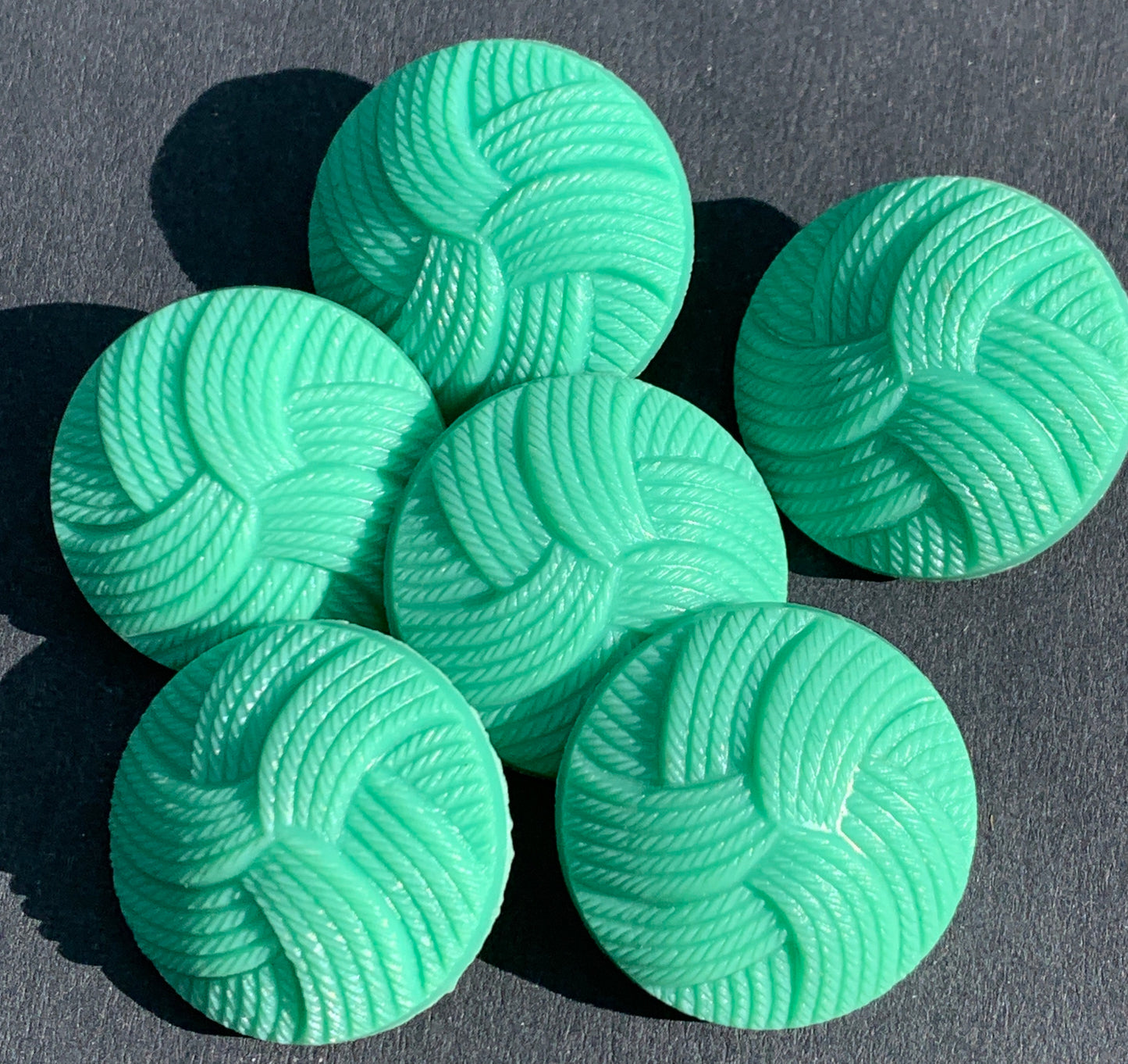 6 x 1940s Fresh Green 2.2cm Woven Thread Buttons