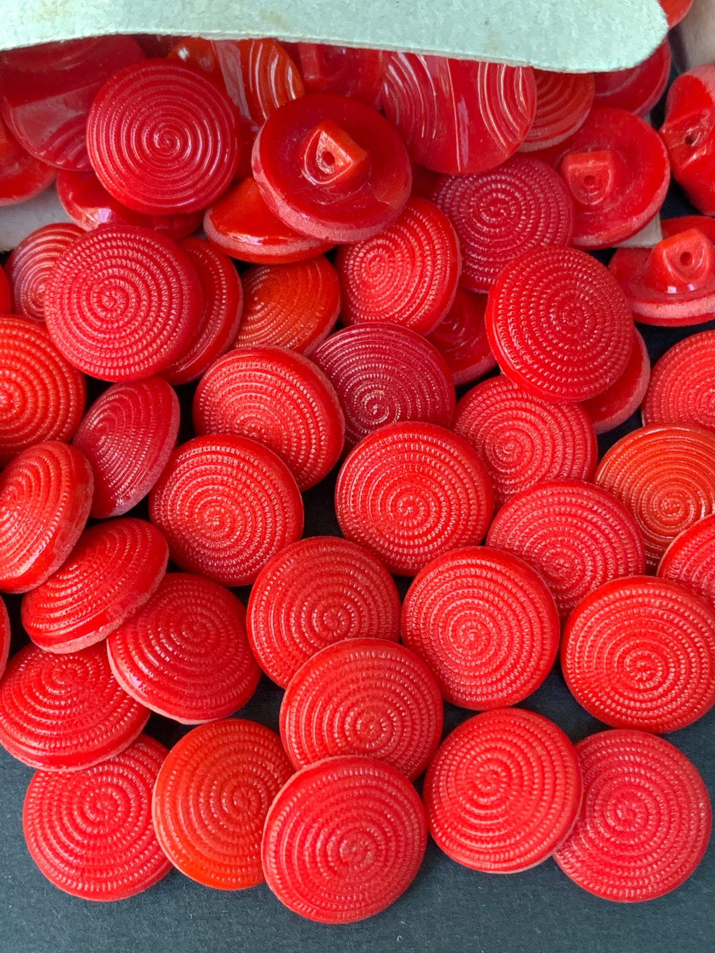 2 Gross -288 -Vintage 12mm Red Swirl Glass Buttons