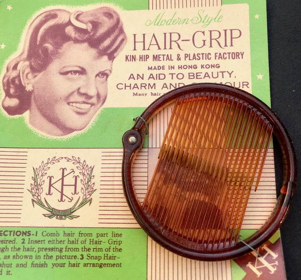 1940s 8cm Tortoiseshell Ring Grip "Modern Style HAIR-GRIP AID TO BEAUTY CHARM AND GLAMOUR "