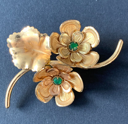 Pretty 1940s Gold Tone Flower Brooch - Blue or green.