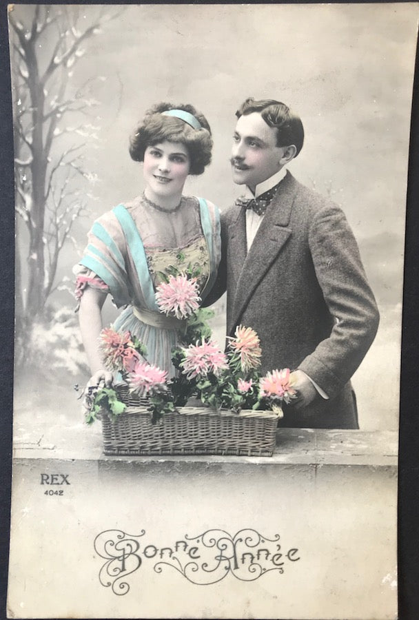 Fresh Faced French 1900s New Year Greetings Postcard
