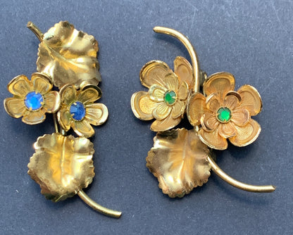 Pretty 1940s Gold Tone Flower Brooch - Blue or green.