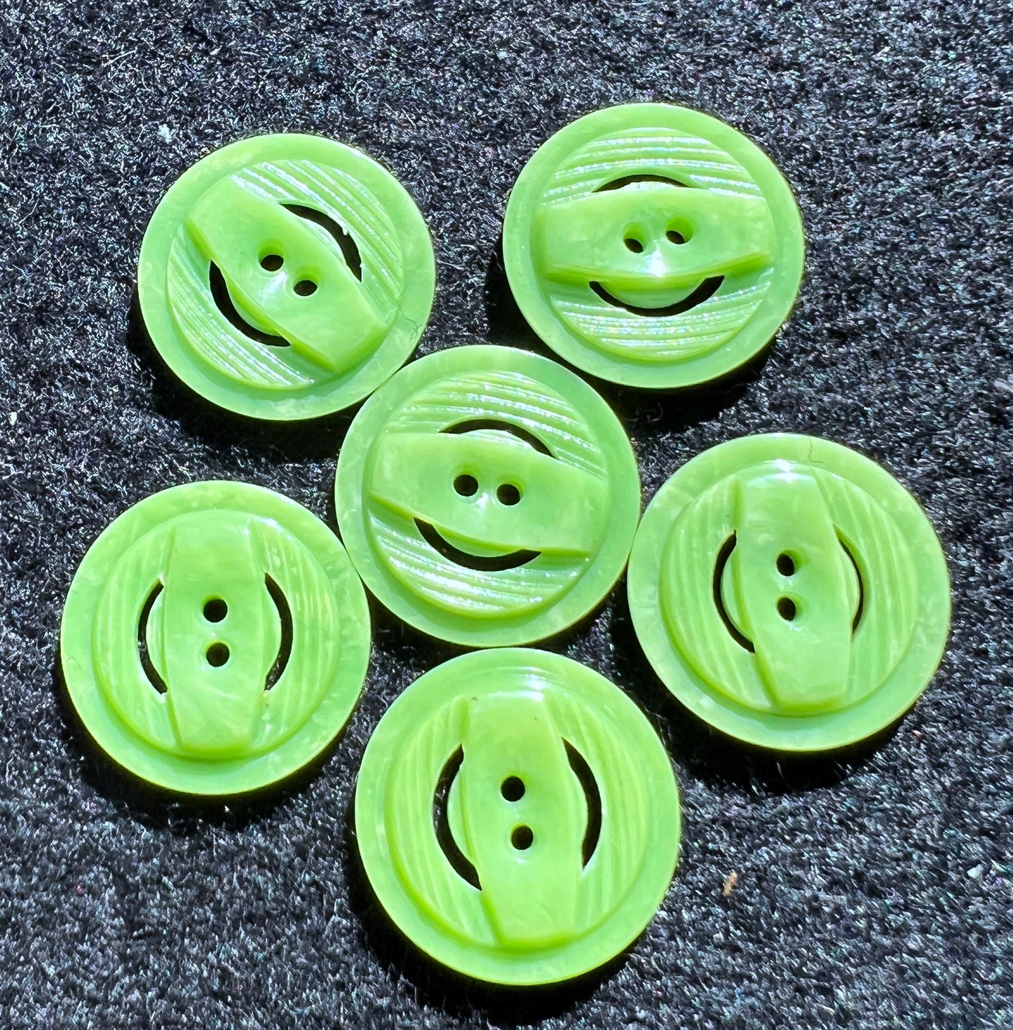 6 Vintage 1940s Bright Lime Green 1.8cm Buttons