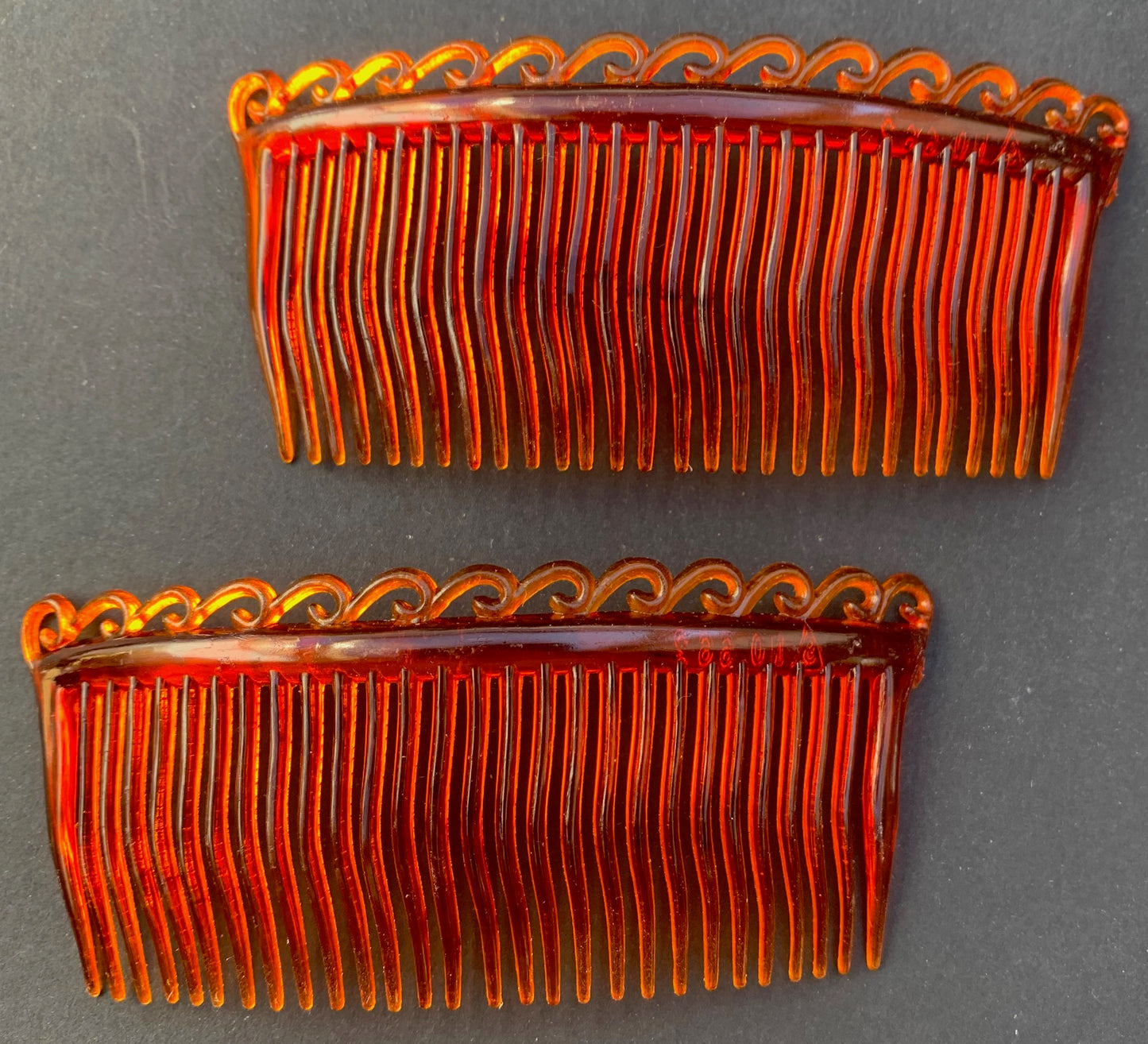 2 or 4 Vintage 8.5cm Tortoiseshell Wave Hair Combs