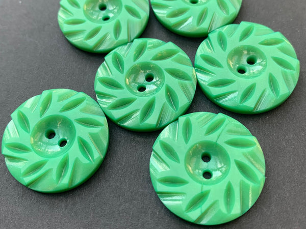 6 Pleasing Emerald Green Vintage   2.2cm or 1.7cm  Buttons