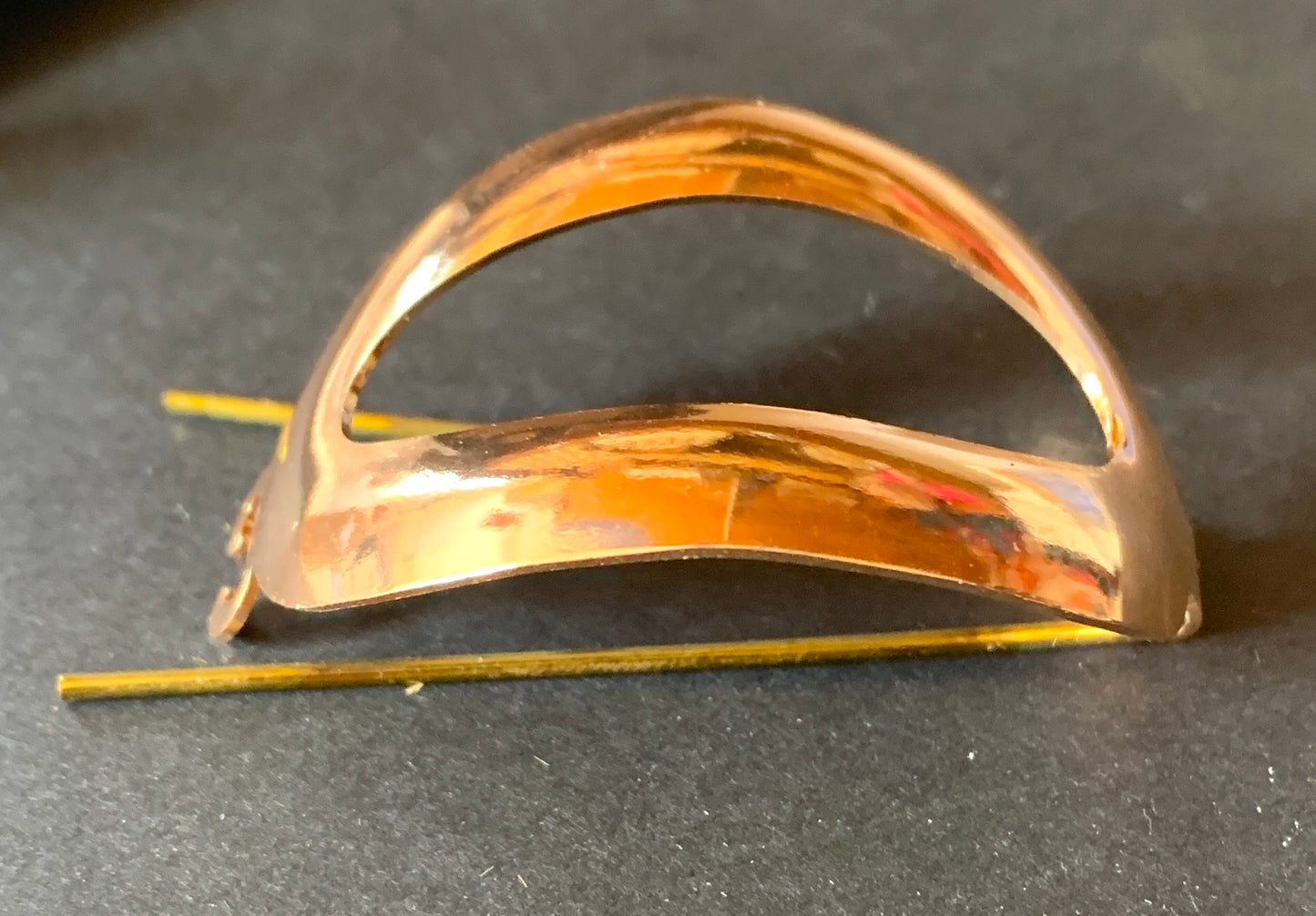 Wonderfully Shiny Gold Oval Vintage 5cm Hair Clip