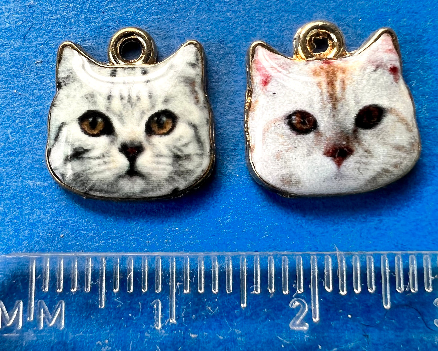 1.2cm  Inscrutable Enamel Cat Charms