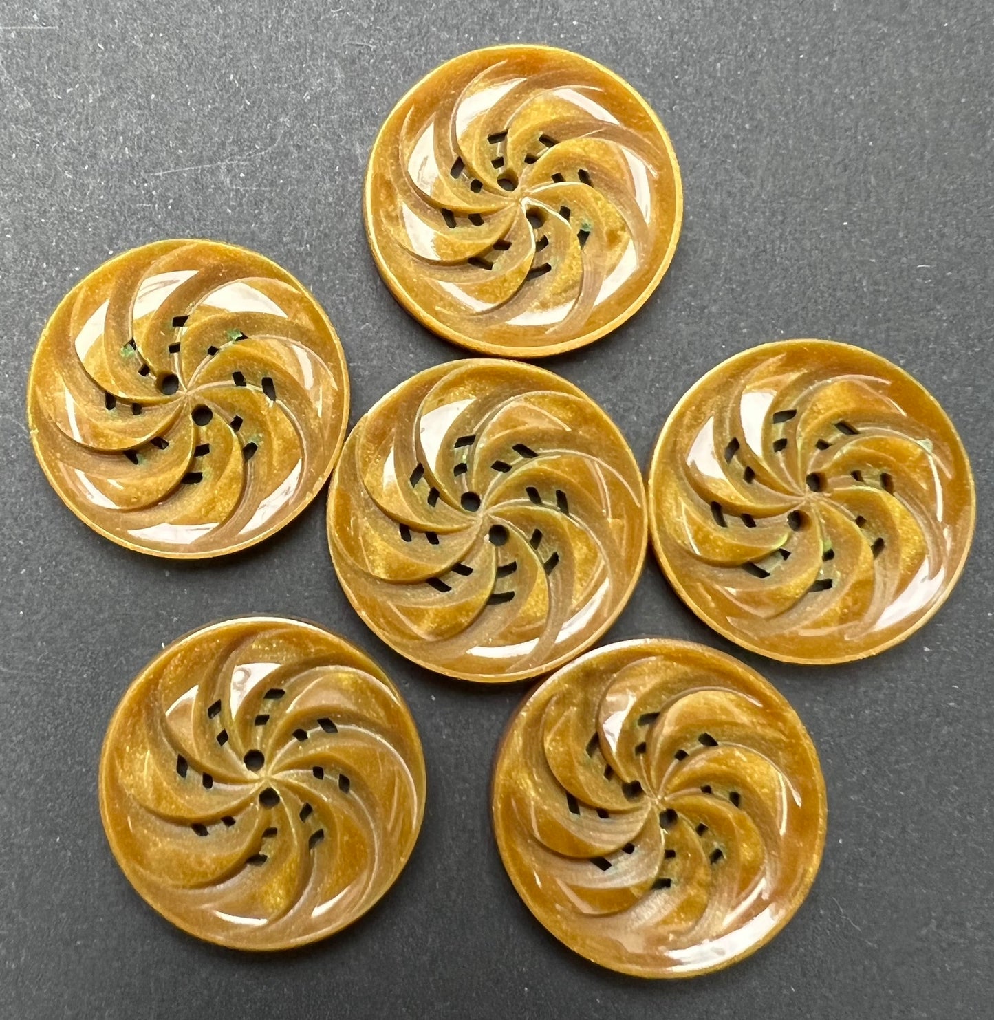 6 Golden Toffee Vintage Swirl 2.2cm Buttons