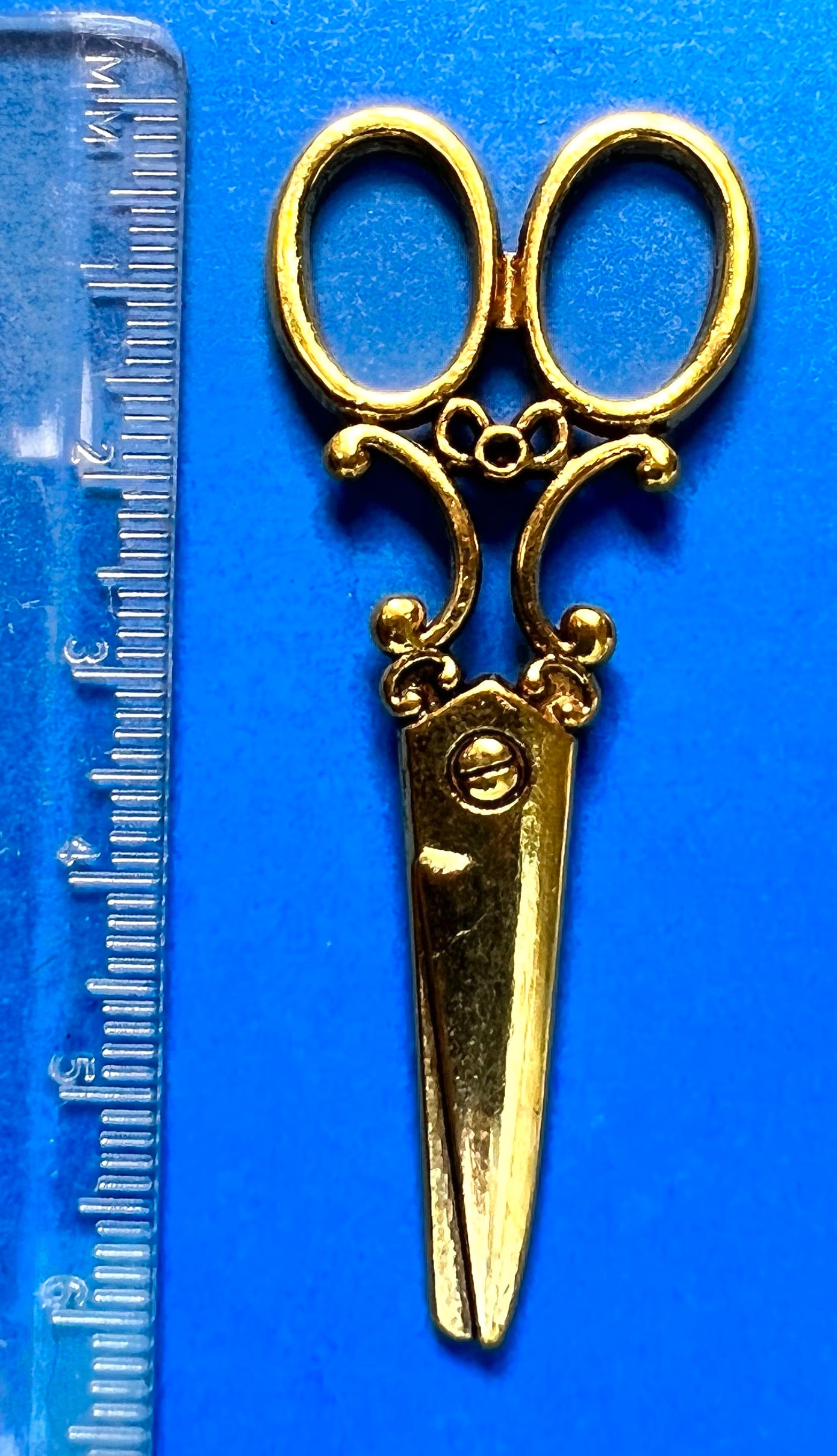 6cm long Gold or Silver Tone Scissors Pendant / Charm