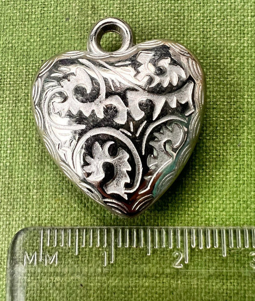 2.4cm Etched Heart Pendant / Charm