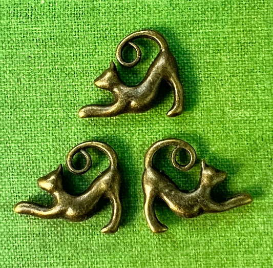 3 Stretching Cat Charms - 1.8cm wide