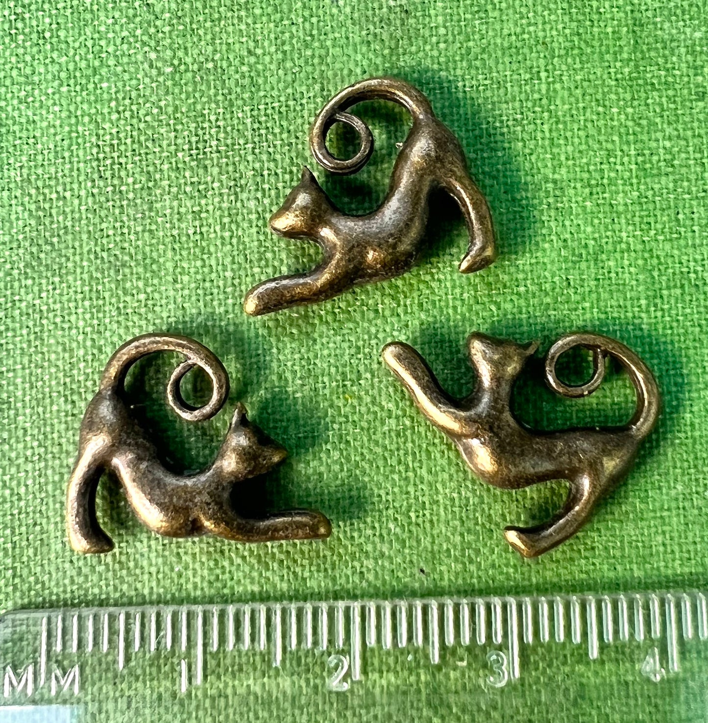 3 Stretching Cat Charms - 1.8cm wide