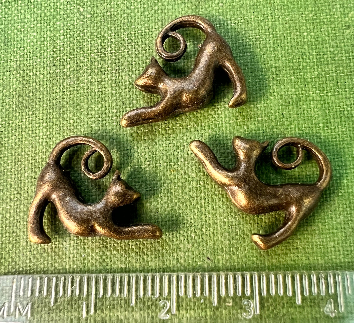 3 Stretching Cat Charms - 1.8cm wide