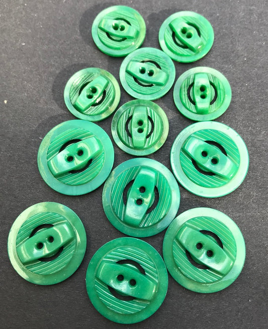 6 Ambitious Green Vintage  Buttons 1.8 or 2.2cm