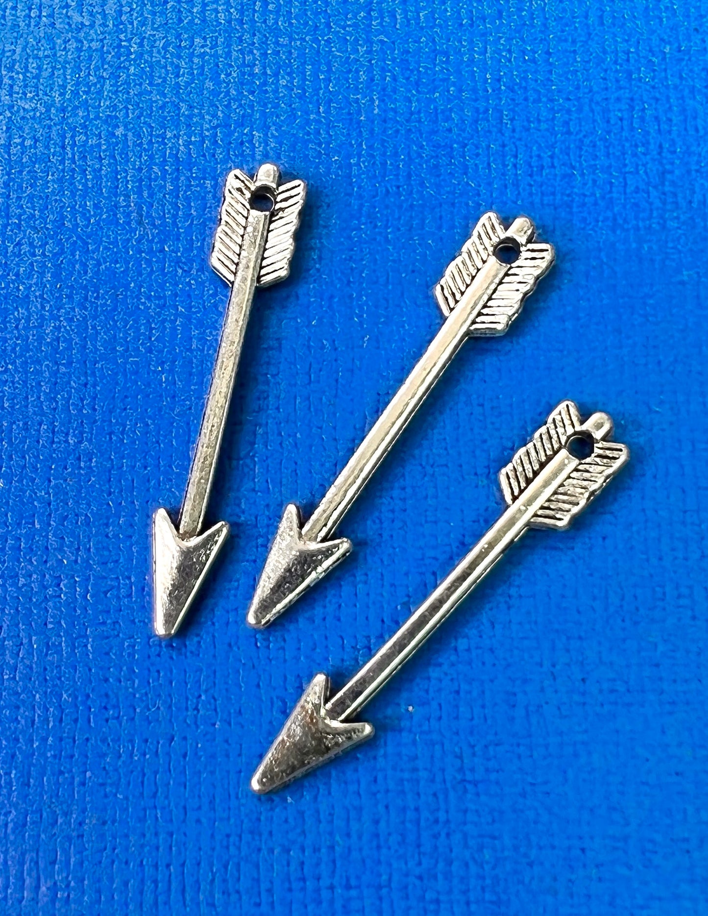 3 Arrow Charms / Pendants - 3cm long - Silver tone or Bronze tone.