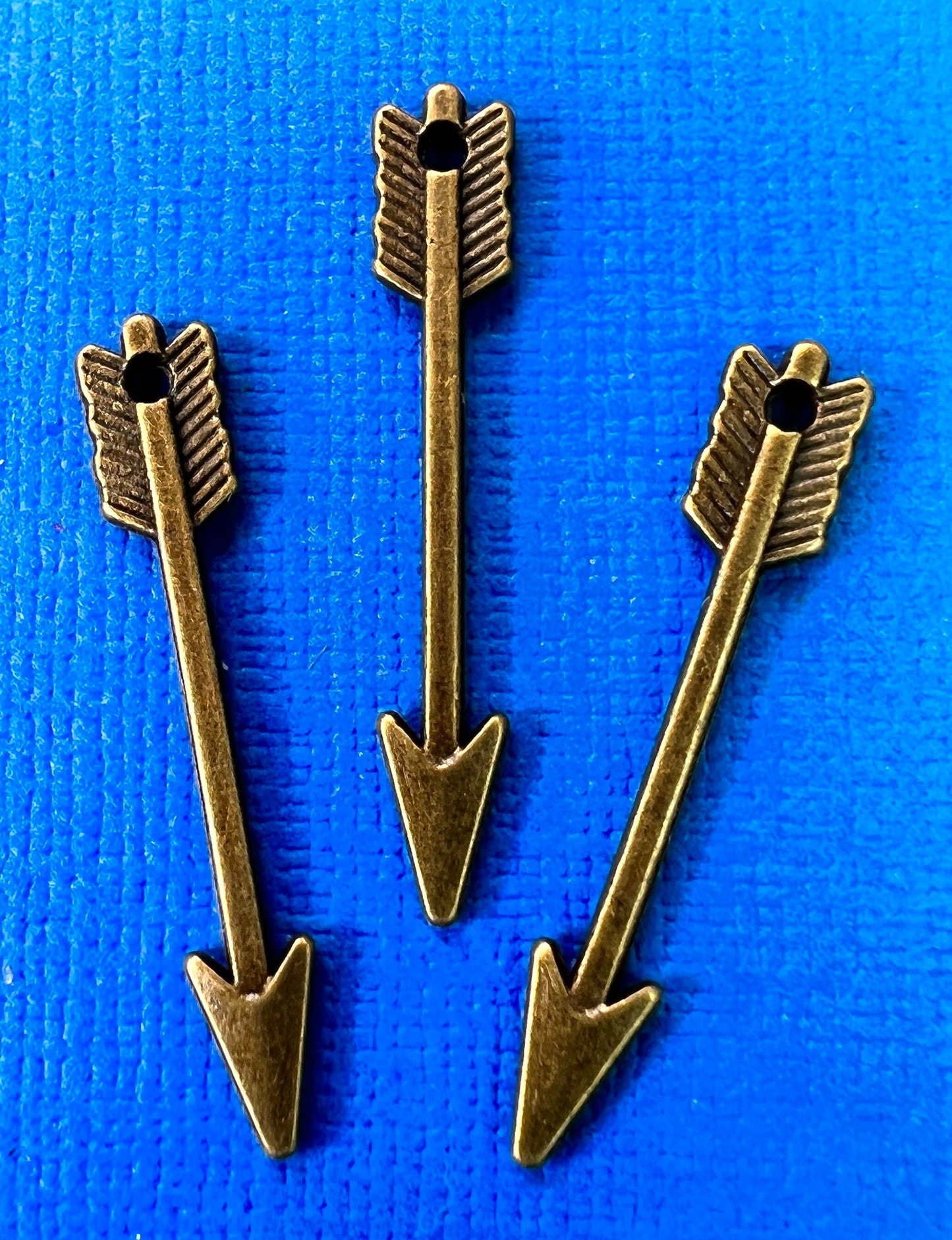 3 Arrow Charms / Pendants - 3cm long - Silver tone or Bronze tone.