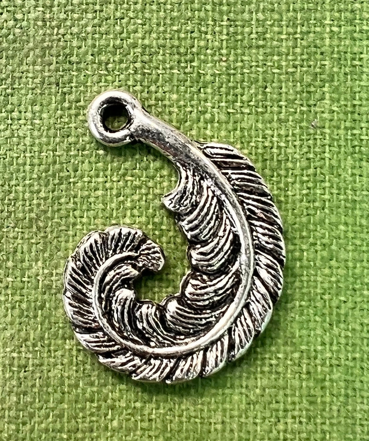 Curly Feather 1.6cm  Charm / Pendant