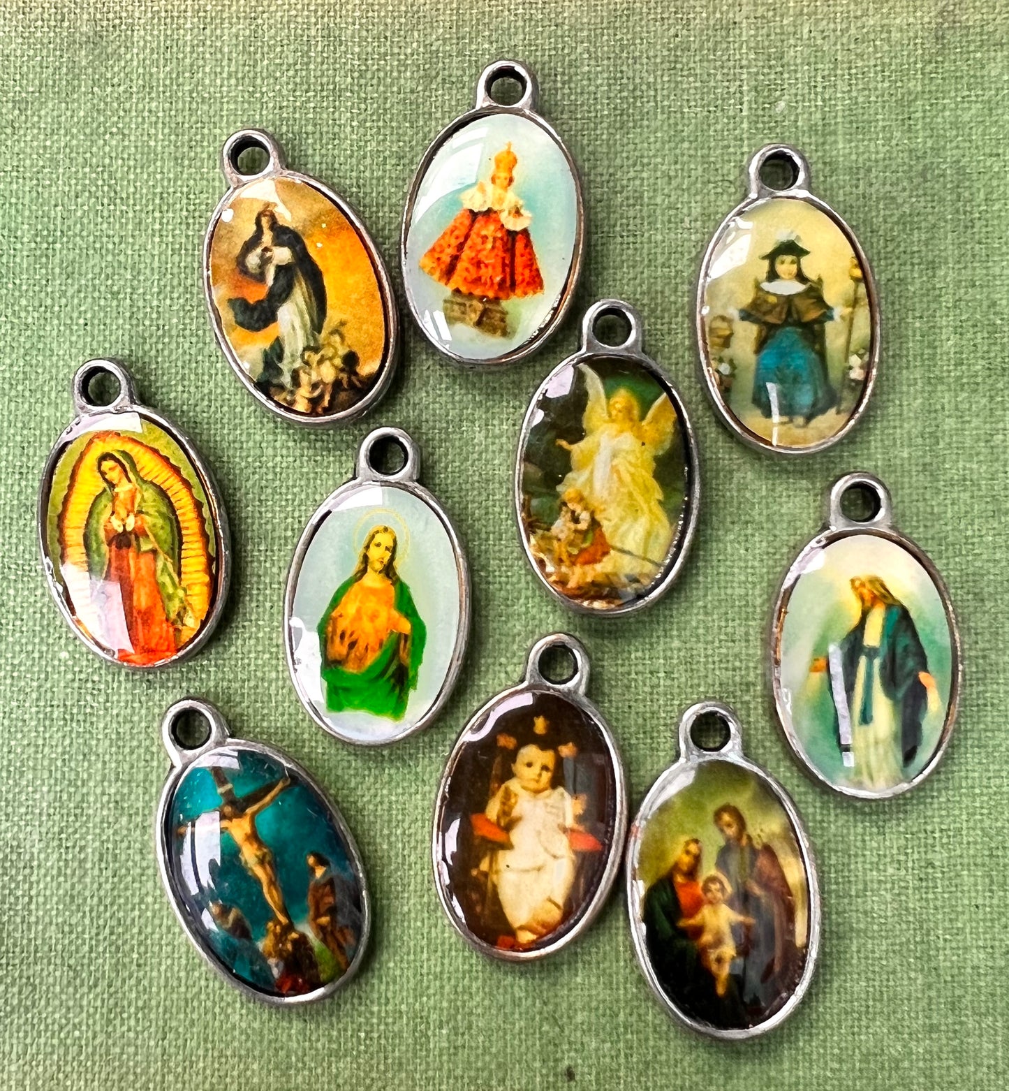 10 Catholic Saint 2cm Charms