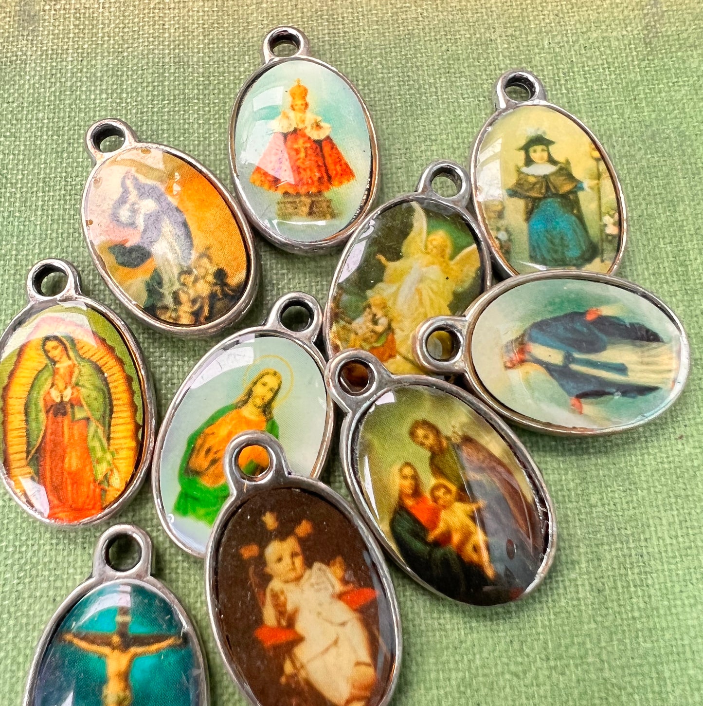 10 Catholic Saint 2cm Charms