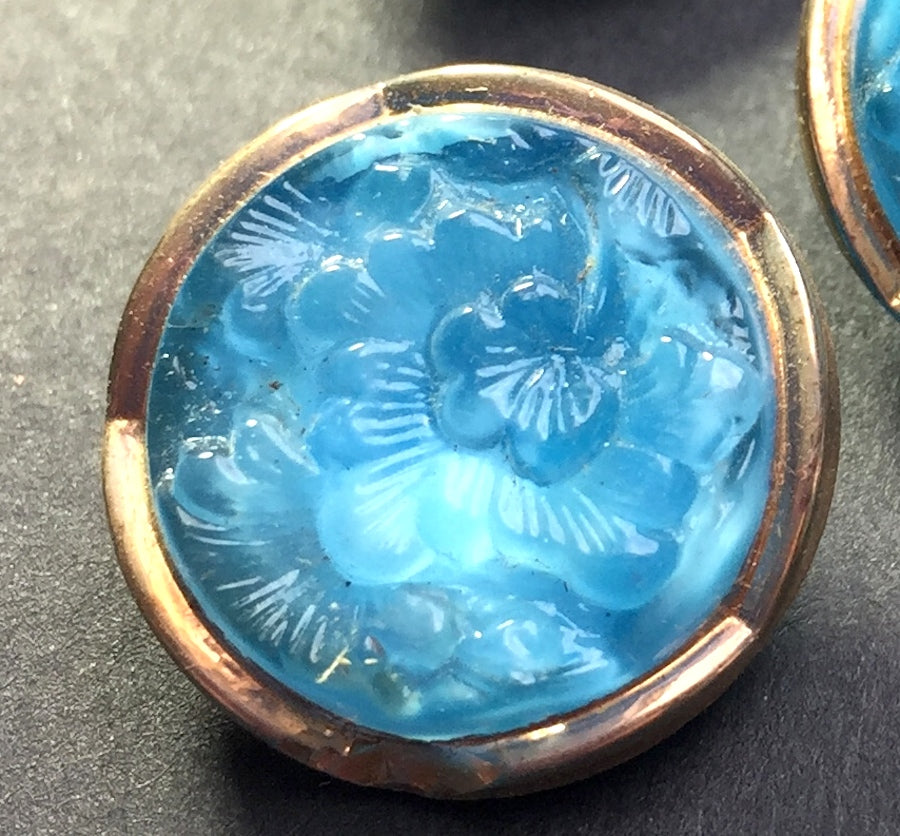 1 Turquoise Blue 1930s Flower Embossed 1.8cm Vintage Glass Button