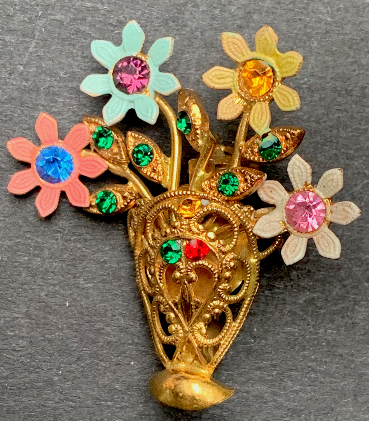 Delightful Vintage Diamante Vase of Flowers Brooch...