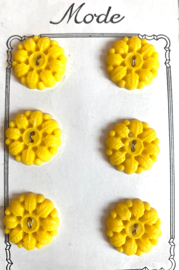 Wonderfully Leafy Vintage Yellow 2.2cm Buttons - 6 on Original Shop Card