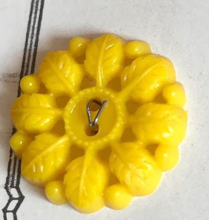 Wonderfully Leafy Vintage Yellow 2.2cm Buttons - 6 on Original Shop Card