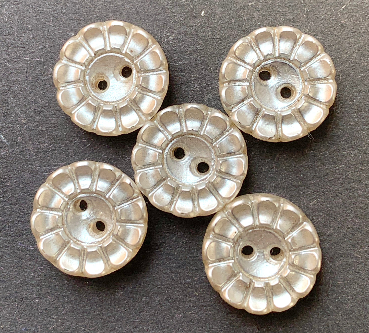 4 Gorgeous Vintage Glass Flower 12mm Buttons