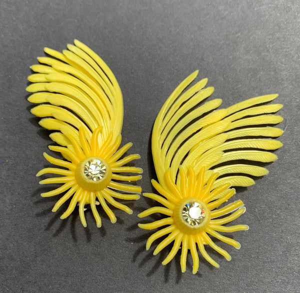 Exuberant 1950s Clip-On Yellow Earrings