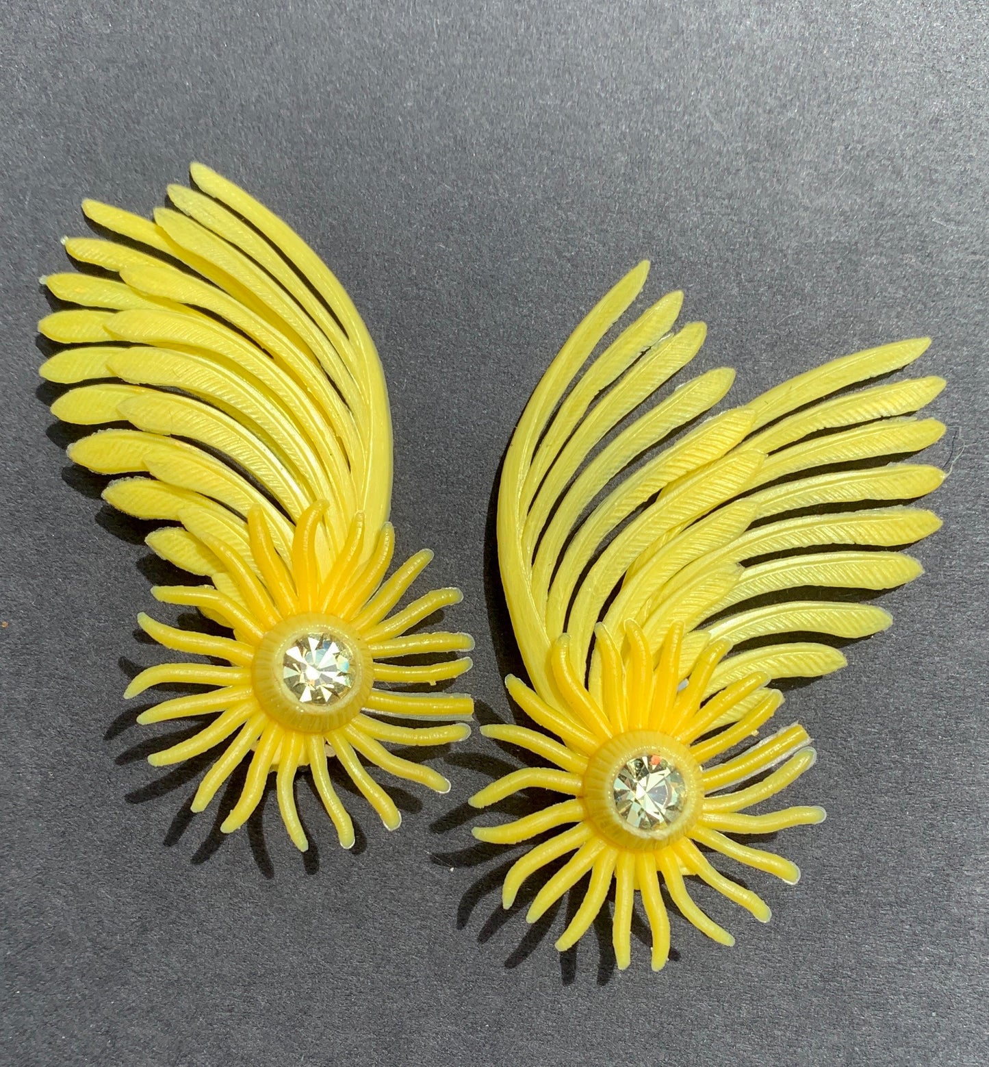 Exuberant 1950s Clip-On Yellow Earrings