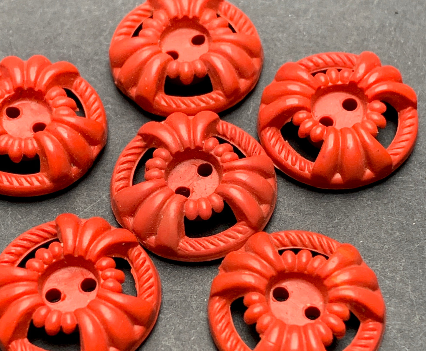 6 Extraordinary 1940s Red 2cm Buttons