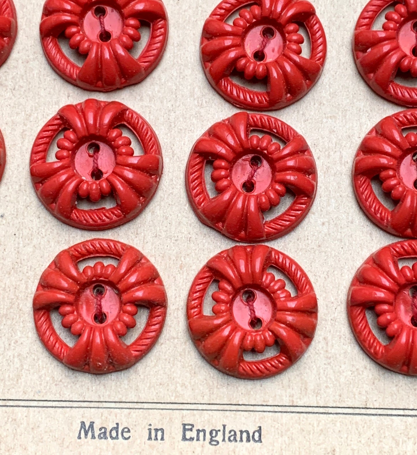 6 Extraordinary 1940s Red 2cm Buttons