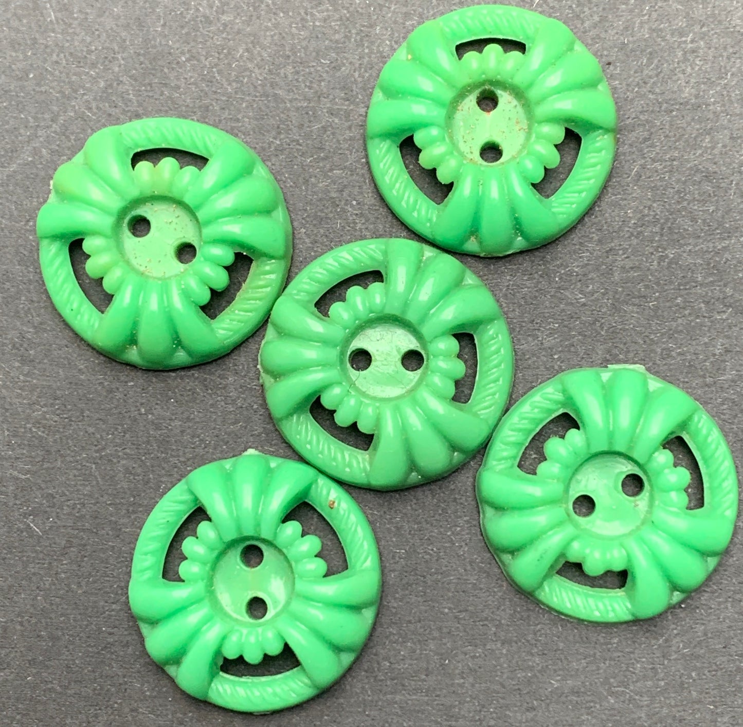 5 or 6 Unusual 1940s Green 2cm Buttons