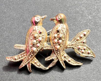 Sweet Little Lovebirds Vintage Brooch