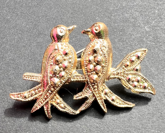 Sweet Little Lovebirds Vintage Brooch