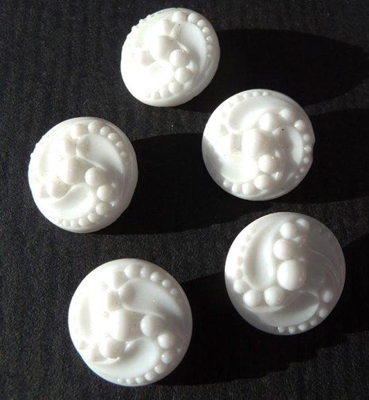 6 Vintage 1920s White Swirly 1.4cm or 1.8cm Glass Buttons